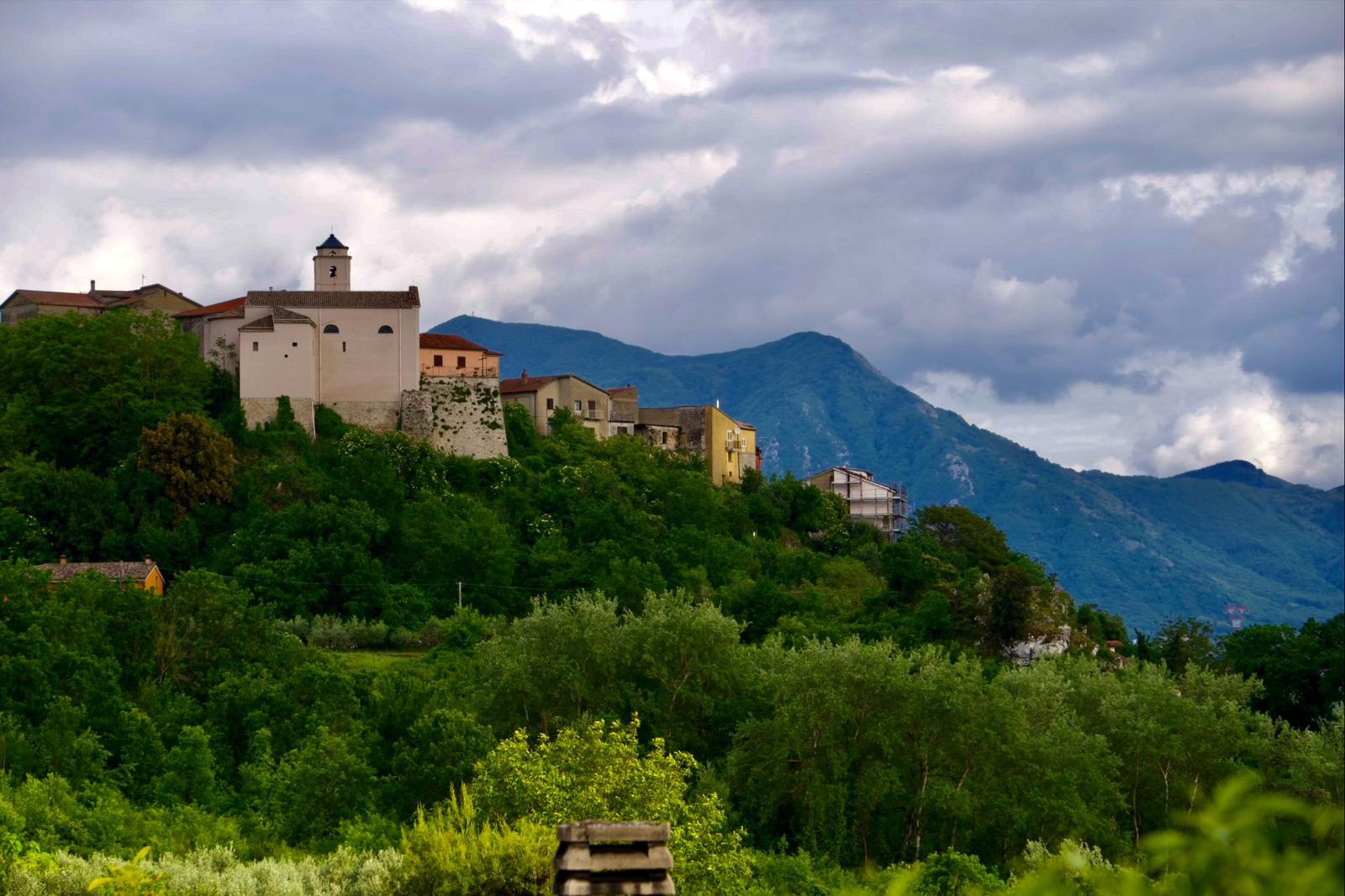 Il borgo di Montaperto tra verde e montagne irpine